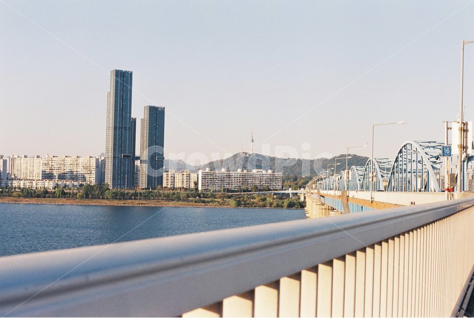 남산타워,한강,다리,한강다리,동작대교,풍경,도시,풍경,city,landscape,한국도시풍경,한국도시경관,korea cityscape,railing,난간,handrail,banister