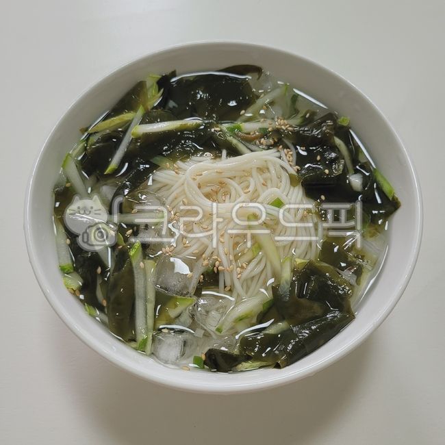 오이미역냉국,오이,미역,냉국,음식,식사,요리,food,cooking,통깨,국수,냉국수