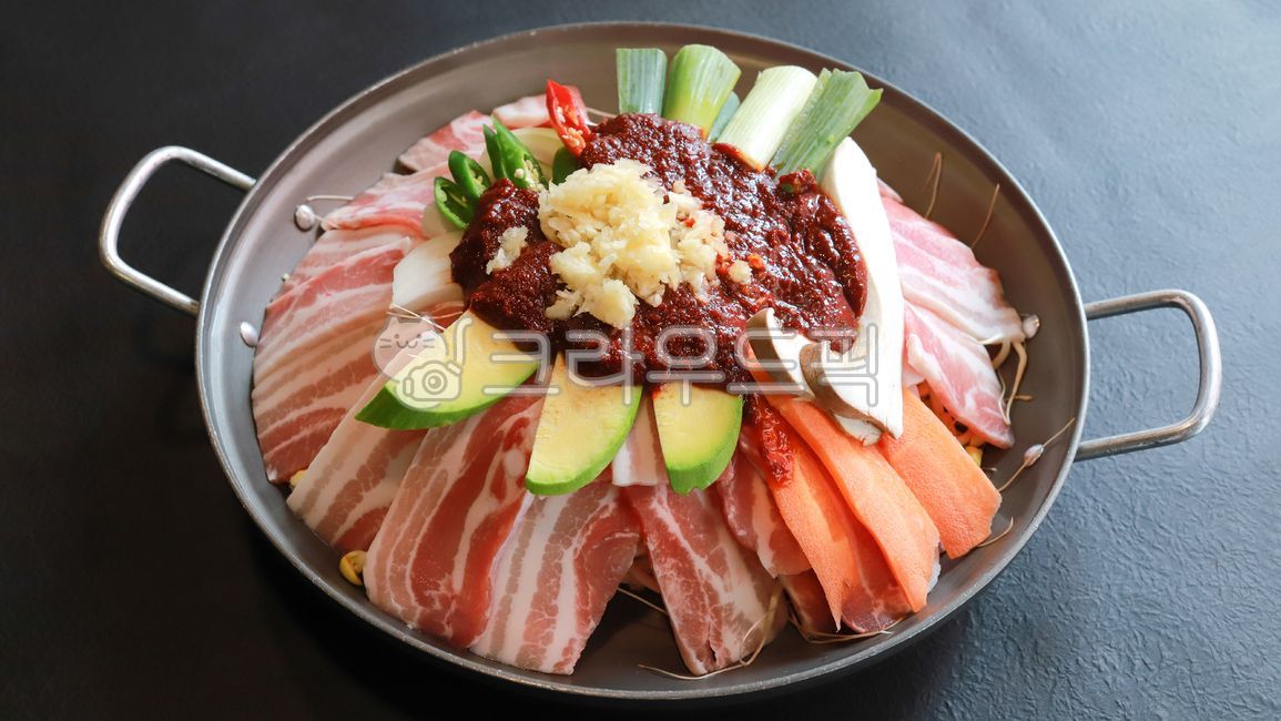 콩불,콩불고기,삼겹살,삼겹살불고기,전골냄비,food,음식,식사