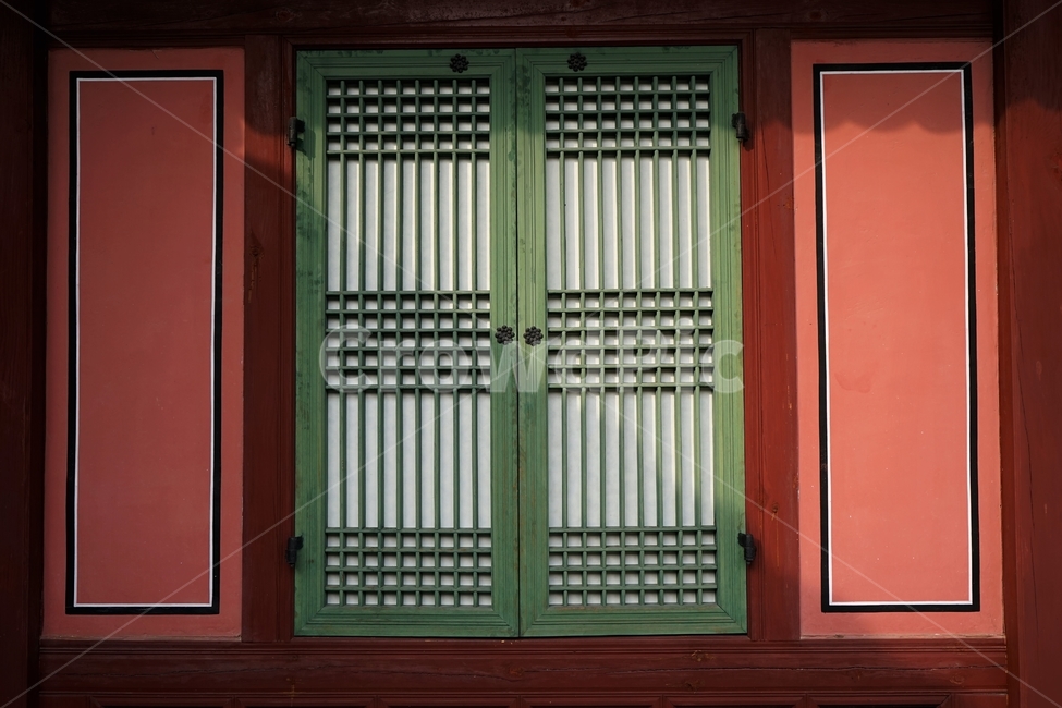 고건축,고궁,한국전통,창문,창호지,문고리,문,door,shadow,light,lock,문손잡이,문창살,원형고리,한국건축,전통건축,쇠고리,원형,한옥,손잡이,사찰,창살,걸쇠,열린문,한지,세월,time,round,latch,olddoor,hanji,openeddoor,handle,oldfashioneddoor,buddhisttemple,ring,circle,원,녹,rusty,동그라미,문환,고리,잠금장치,여닫이,전통,고색창연,앤티크,전통문양,나무문,한국문화,koreantraditional,koreanculture,koreanarchitecture,한국전통,한국문화,korean traditional,korean culture,건축물,건물외관,exterior,building,structure,architecture,construction