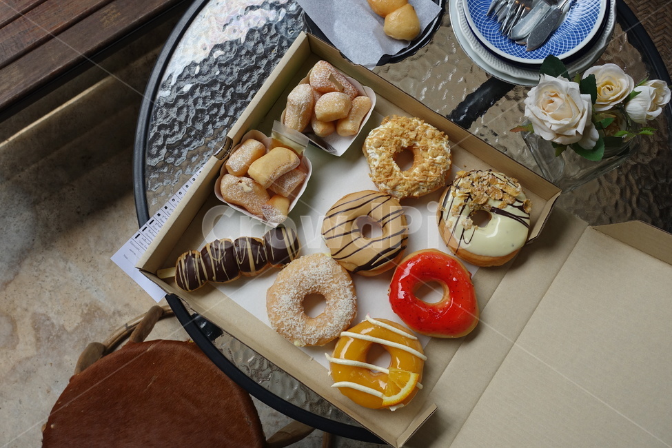 food,도넛,donut,doughnut,cream,chocolate,dessert,디저트,초콜릿,크림,음식,bread,빵,sweets,과자,confectionery,warm,카페,cafe,cafeteria,카페테리아,음식,식재료,요리,food,cook,meal,dishes,food reserves,디저트,간식,후식,dessert,snack