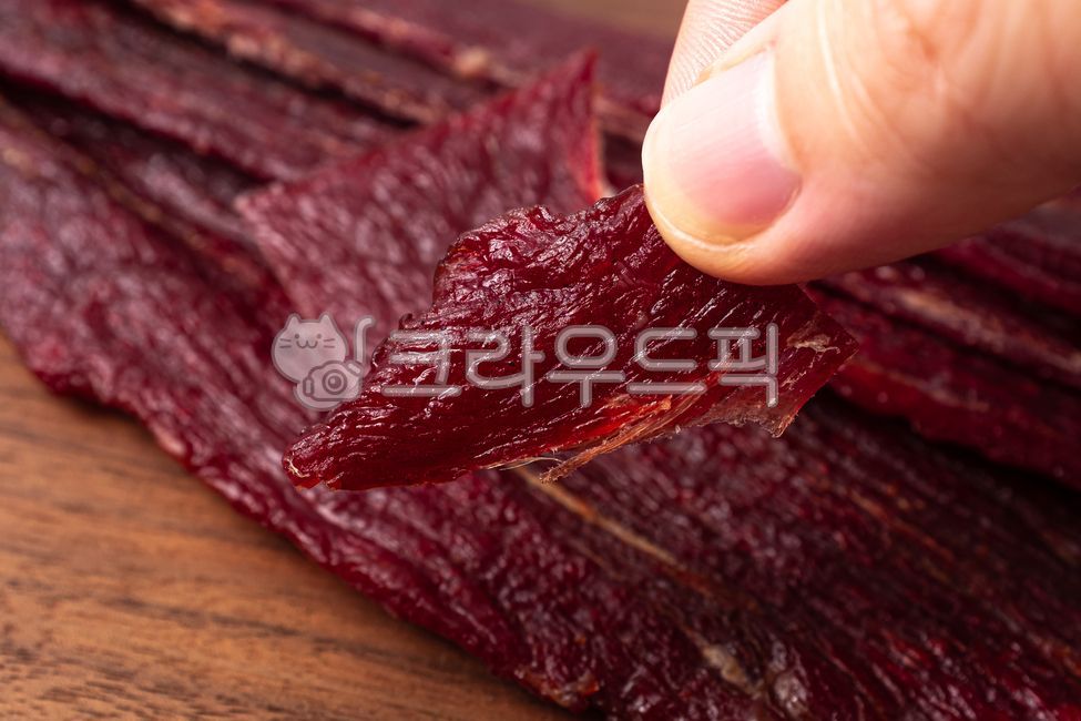 소고기육포,육포,소고기,고기,보존식품,건조식품,양념,간식,절임,단백질,음식,식사,식품,식료품,재료,식재료,음식재료,클로즈업,쫄깃쫄깃한,말린,짭짤한