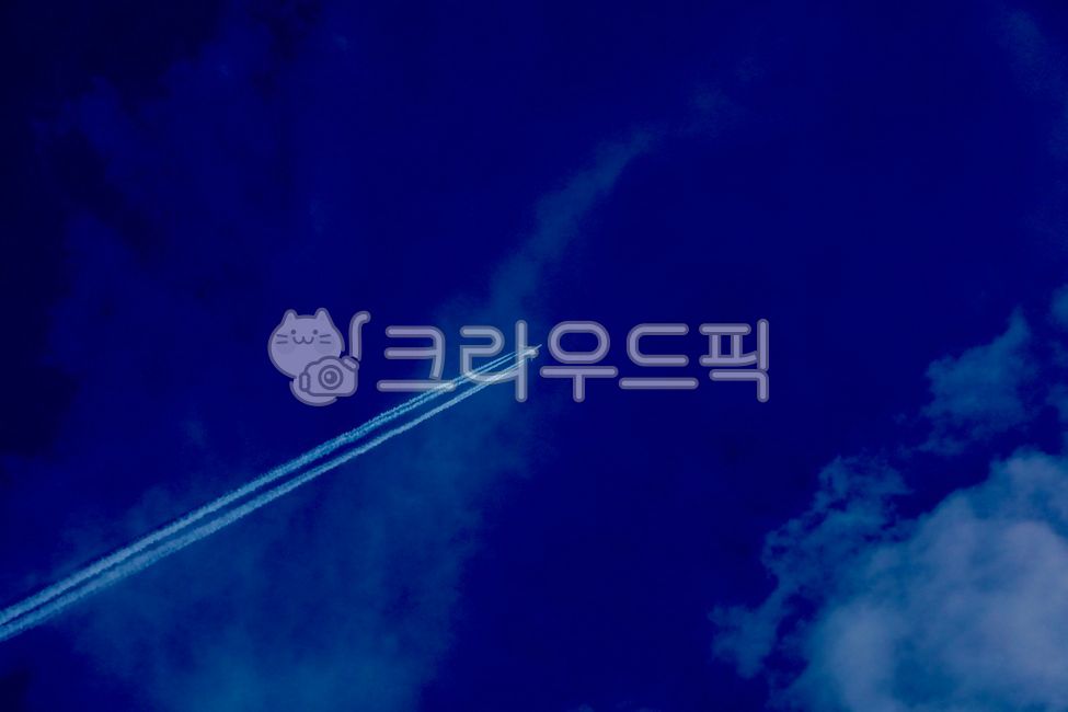 sky,plane,cloud,nature,airplane,airplane clouds