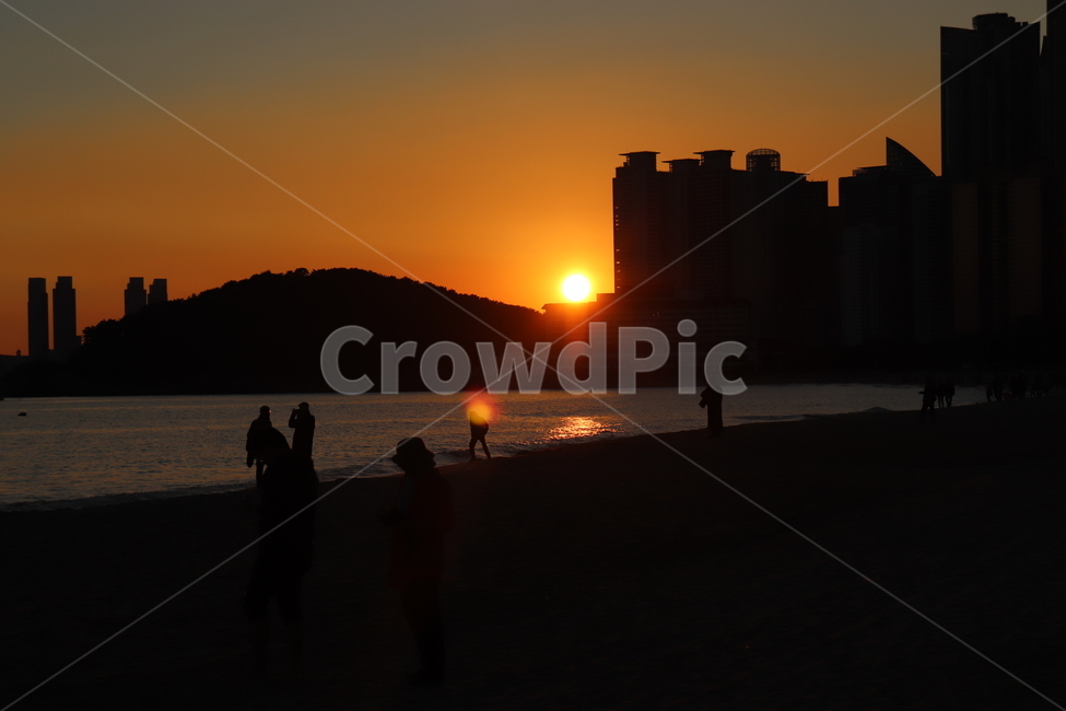 노을,가을바다,저녁바다,하늘,해변,저녁노을,도시,풍경,city,landscape,한국도시풍경,한국도시경관,korea cityscape,사람들,대중,군중,other people,crowd,실루엣,그림자,silhouette,shadow,flare,플레어,light,빛,sunlight,햇빛,nature,자연,outdoors,옥외,dawn,새벽,red sky,붉은 하늘,sky,dusk,황혼,sunset,일몰