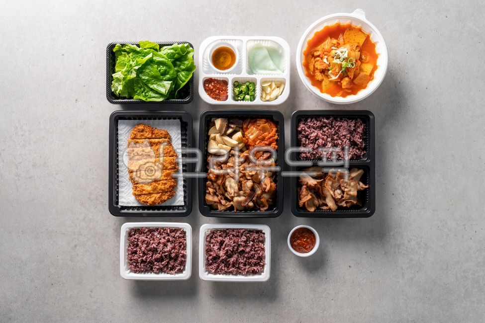 음식,식사,food,dish,대패삼겹살,대패삼겹살구이,삼겹살구이,밥,상추,반찬,김치찌개,돈까스