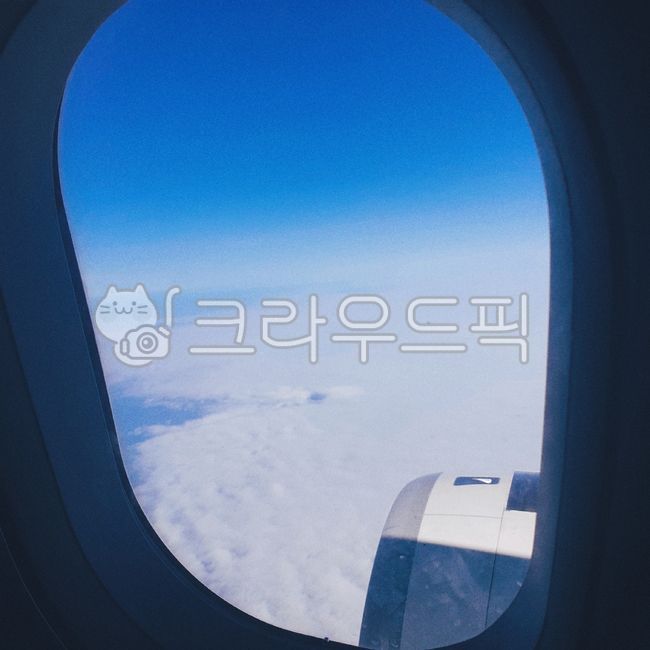 window,비행기,비행기창문,비행기안,하늘,구름,창문,하늘위,구름위