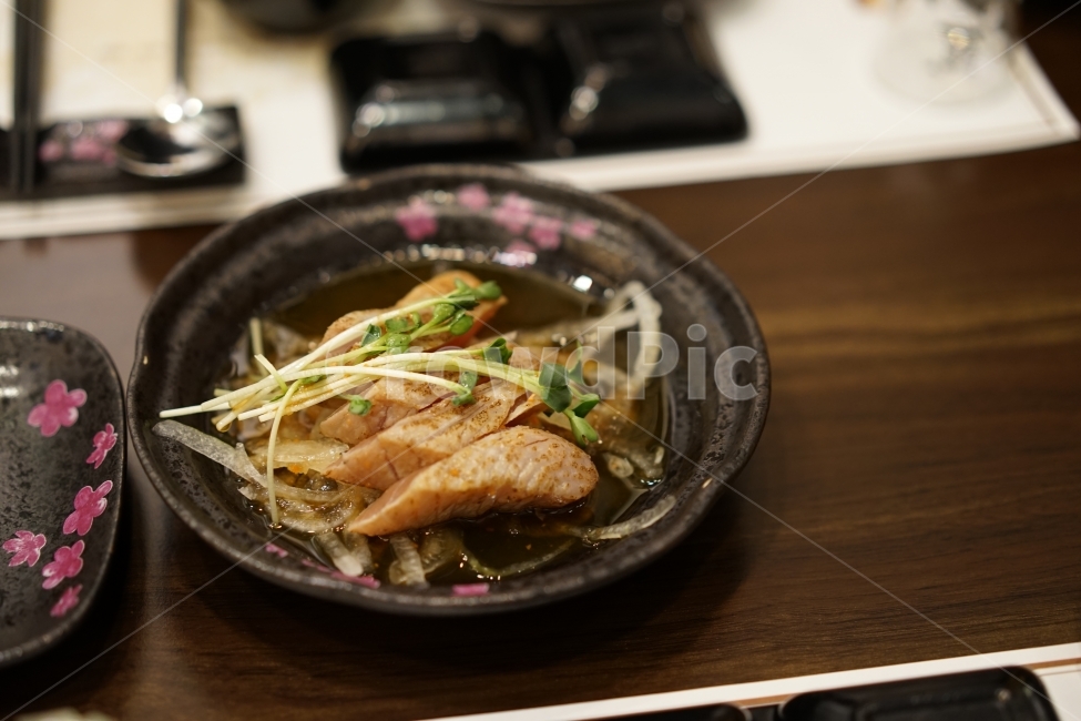 생선,회,참치,다다끼,다다키,음식,술안주,먹방,안주,술자리,무순,식사,모임,만남,참치회,푸드,접시,젓가락,일식,음식,식재료,요리,food,cook,meal,dishes,food reserves,수산물,해산물,fishery products,seafood,일식,일본음식,일본요리,Japanese food,Japanese dishes,Japanese meal,Japanese cook