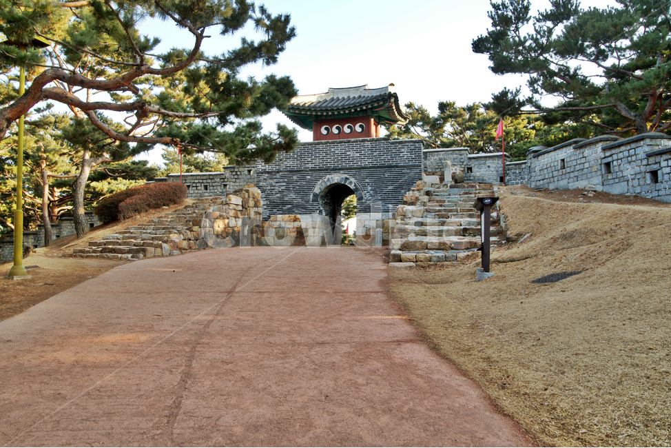 서남암문,서남포사,화성,성벽,수원,홍예문,유네스코세계문화유산,팔달산,암문,한국전통,한국문화,korean traditional,korean culture,랜드마크,landmark,tourist attraction,한국랜드마크,한국관광지,한국명소,korea landmark,korea tourist attraction,건축물,건물외관,exterior,building,structure,architecture,construction
