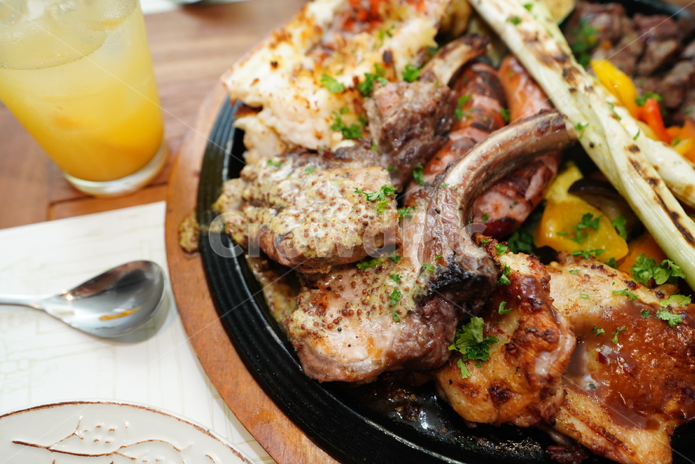 음식,먹방,스테이크,육류,파,고기,외식,식사,안주,소세지,steak,대파,먹거리,푸드,음식,식재료,요리,food,cook,meal,dishes,food reserves,육류,고기,meat,양식,서양음식,서양요리,western food,western dishes,western meal,western cook