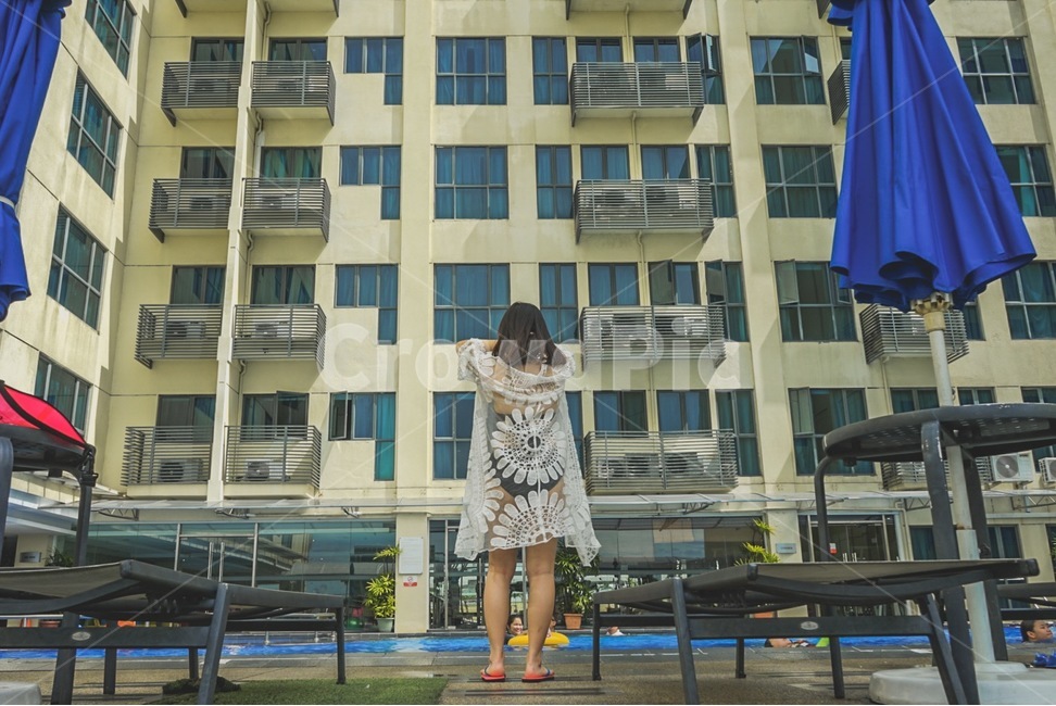 여자,뒷모습,수영장,비키니,pool,여름,계절,summer,season,사람,인물,인간,human,person,여성,여자,woman,female,lady,여행,휴가,traveling,vacation,trip