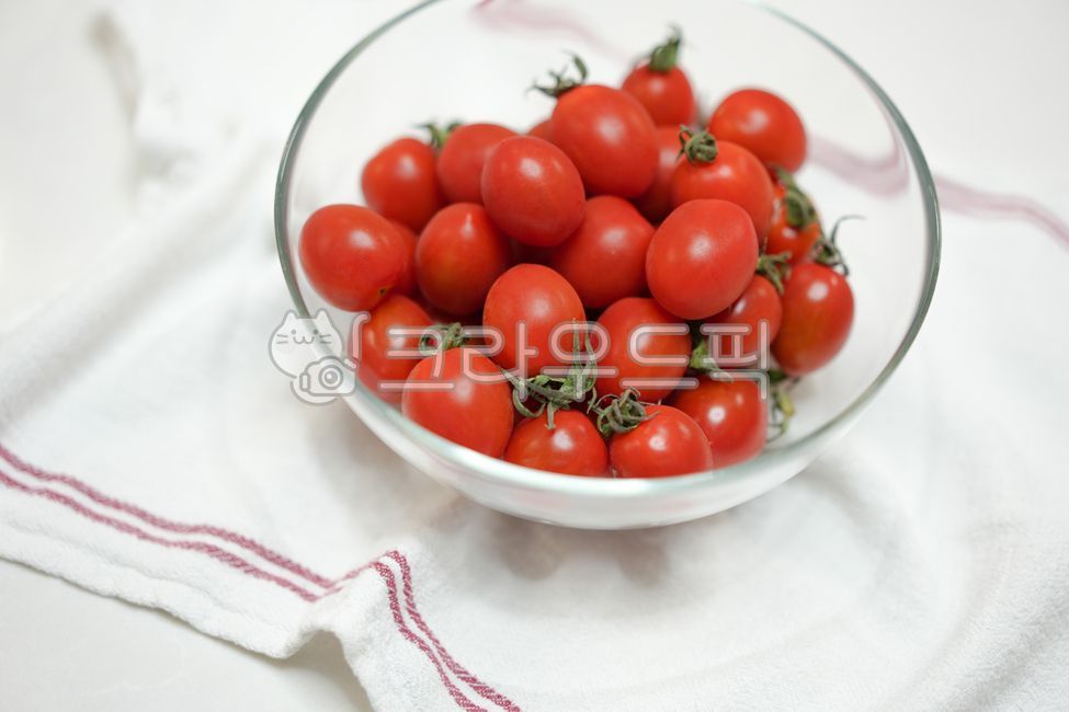 Cherry tomato,fruit,tomato,vegetable,food