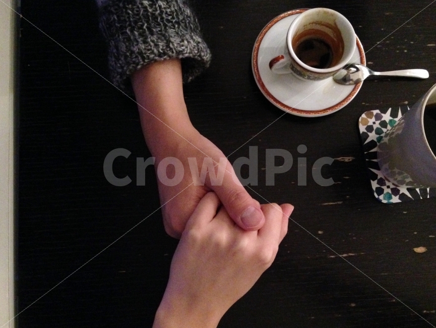 손,마주잡은손,사랑,마음,약속,커플,연인,카페,에스프레소,couple,love,espresso,사람,인물,인간,human,person,신체일부,몸,body,손,제스처,표시,손짓,표현,gesture,hand,sign,expression,연인,커플,사랑,lover,couple,감정표현,기분,feeling,emotion,커피,카페,coffee,cafe,연출,컨셉,콘셉,direction,concept