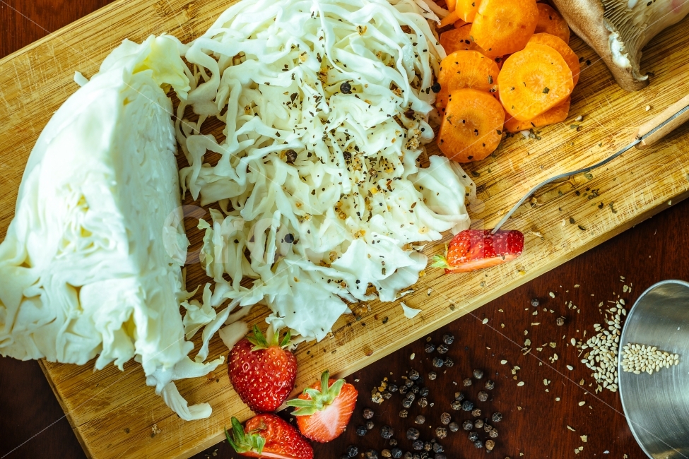 야채,과일,주방,도마,재료,음식,조리,식당,딸기,양배추,영양,주부,유기농,슈퍼,청과,식재료,포크,당근,깨소금,건강,헬스웨어,헬스케어,healthware,health care,음식,식재료,요리,food,cook,meal,dishes,food reserves,과일,열매,fruit,채소,야채,vegetables