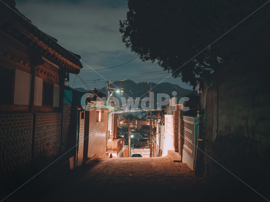 골목길,한옥마을,야경,밤하늘,기와집,전통건물,거리,건물,street,길거리,road,야경,밤,풍경,nightscape,night,landscape,도시,city,한국도시풍경,한국도시경관,korea cityscape,골목길,alley,감성,sensible,feeling