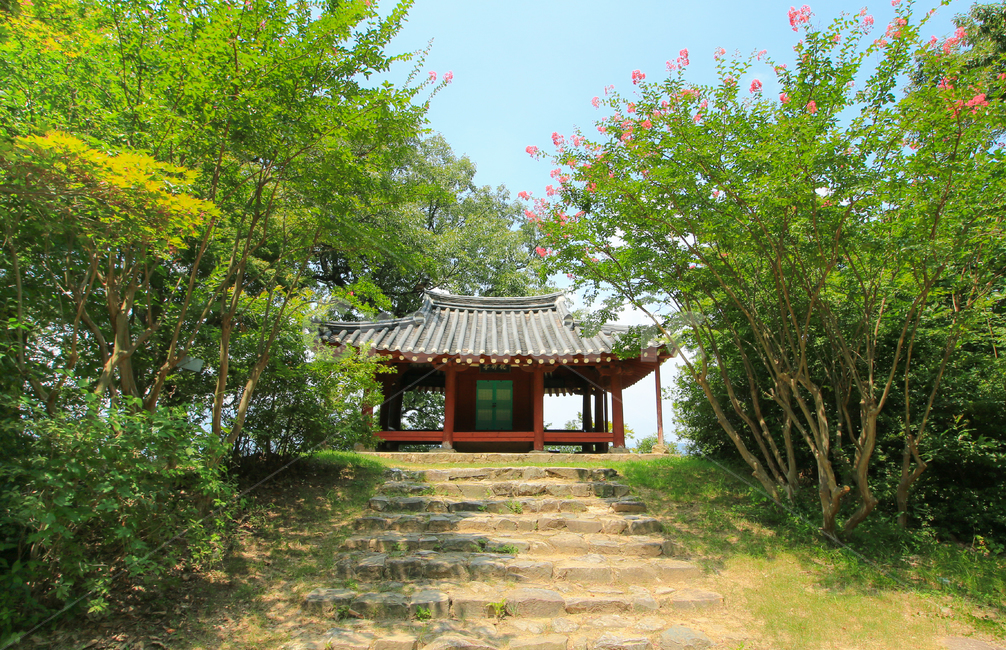 면앙정,담양,전라남도,정자,누각,역사건물,문화재,문화유산,건물,건축물,한옥,목재,목재건물,명소,역사,문화,기와,기와지붕,송순,여름,풍경,경치,자연,조화,한국전통,한국문화,korean traditional,korean culture,건축물,건물외관,exterior,building,structure,architecture,construction