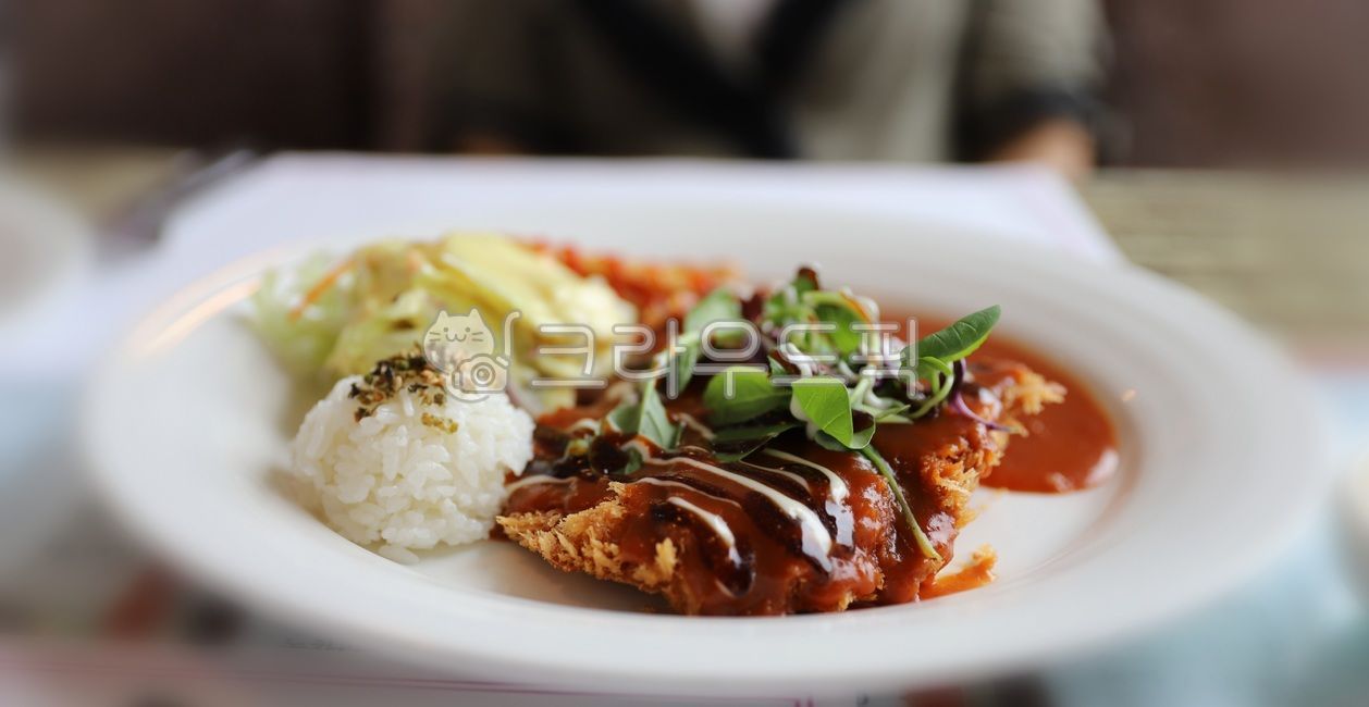 돈까스,돈까스소스,밥,새싹,food,음식,meal,식사,dish,요리,육류,돼지고기,고기,외식,두툼한,맛있는,음식,식재료,요리,food,cook,meal,dishes,food reserves