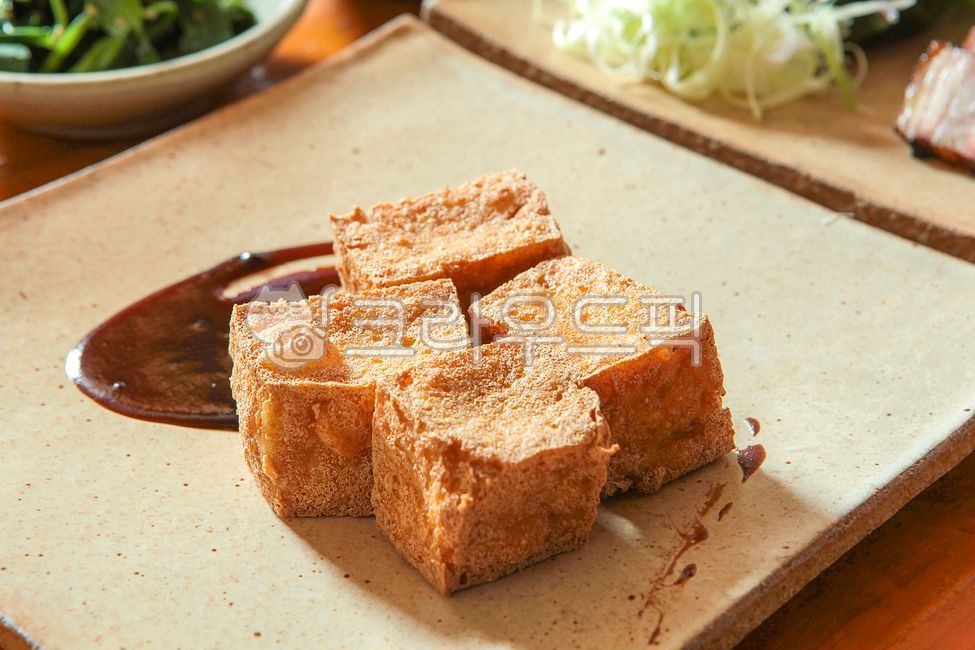 lunch,traditional cuisine,fried food,snack,traditional korean food,plate,sauce,bowl,Fried tofu,Hanjeongsik,wellbeing,Korean food,healthy food,Traditional food,ingredients,cooking,tradition,nutritious food,Korean Korean food,soybean tofu,Korean restaurant,
