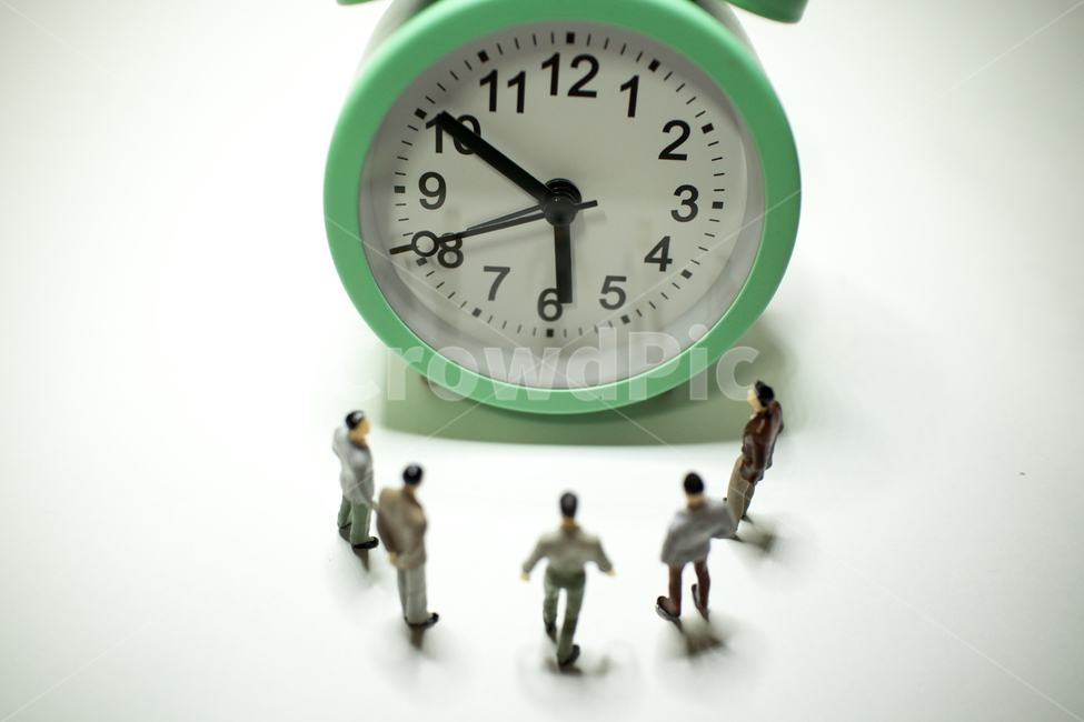 시계,알람,탁상용,탁상시계,알람시계,약속,기상,모닝콜,출근,늦잠,지각,피규어,초침,분침,시침,사물,물건,오브젝트,thing,object,matter,연출,컨셉,콘셉,direction,concept