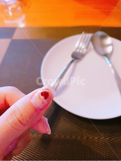 네일,네일아트,레스토랑,흰접시,수저,세일러문네일,세일러문
