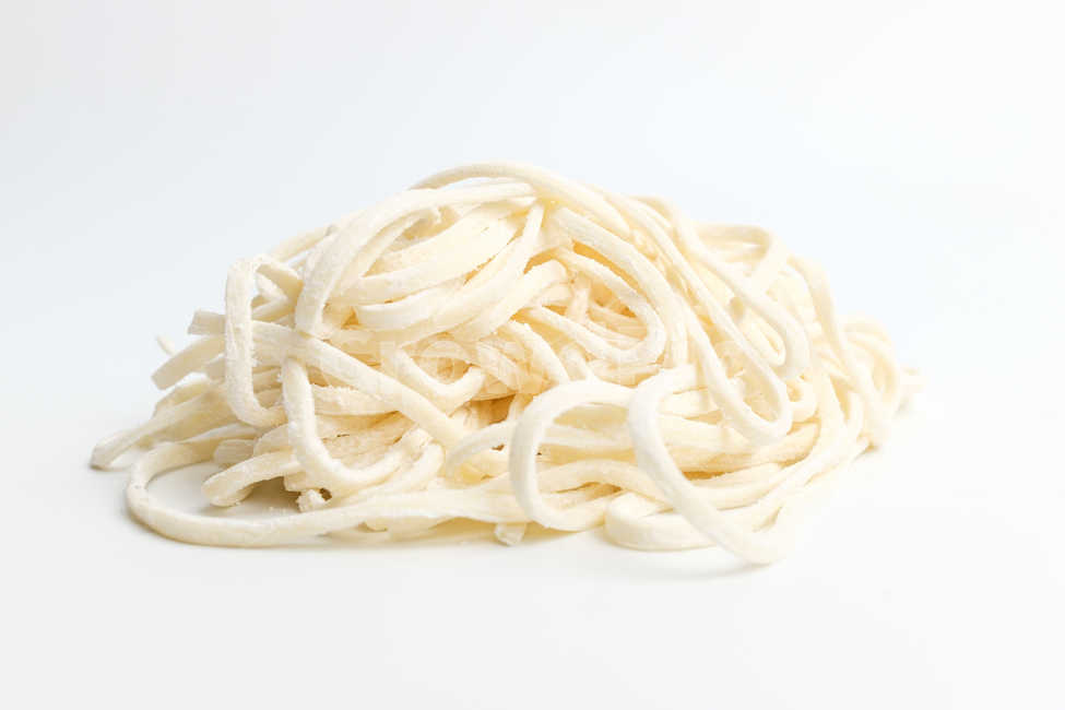 칼국수,면,밀가루,국수,생면,음식,식사,날것,요리,식재료,재료,식품,음식재료,얇은,두꺼운,밀,부드러운,맛있는,하얀색,반죽,탄수화물,생칼국수,음식,식재료,요리,food,cook,meal,dishes,food reserves