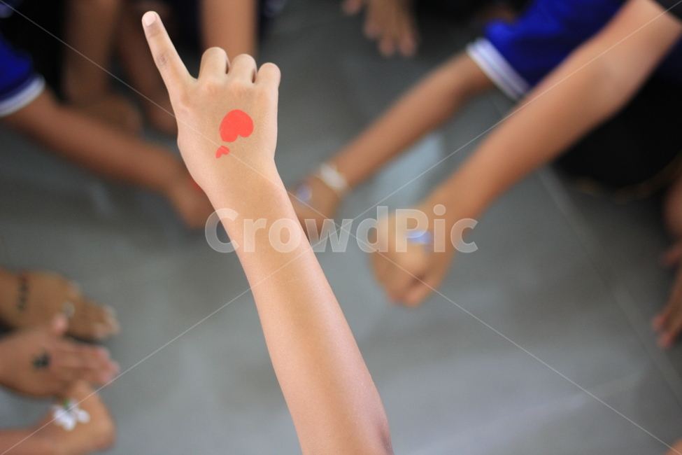 hand,손,person,사람,human,팔,arm,인간,하트,하나,저기,예쁨