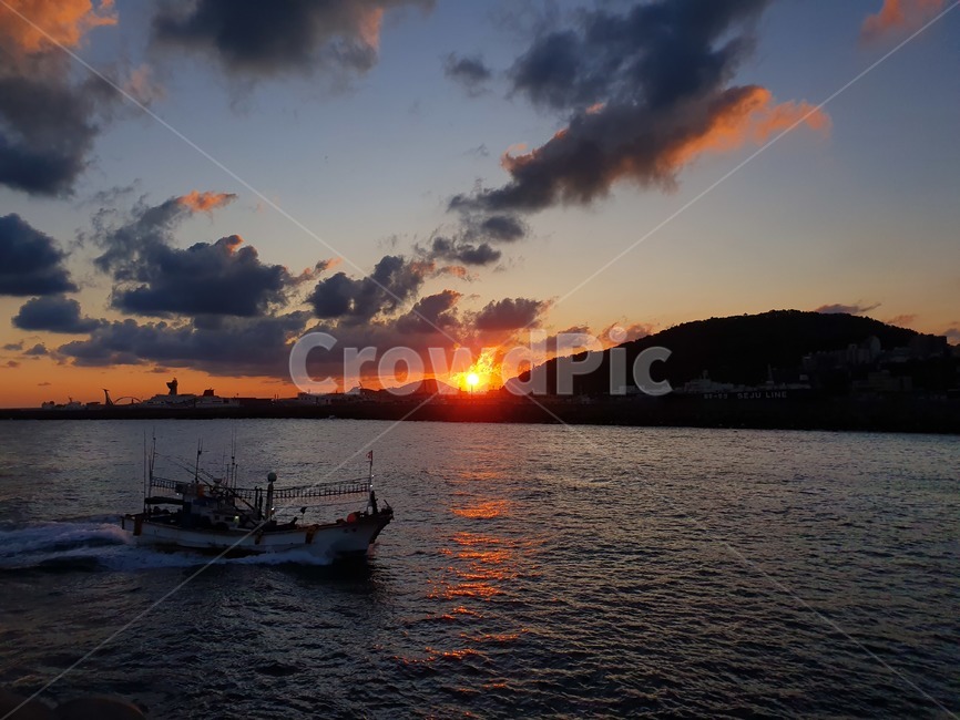 nature,자연,redsky,붉은하늘,dawn,새벽,보트,boat,햇빛,sunlight,일출,sunrise