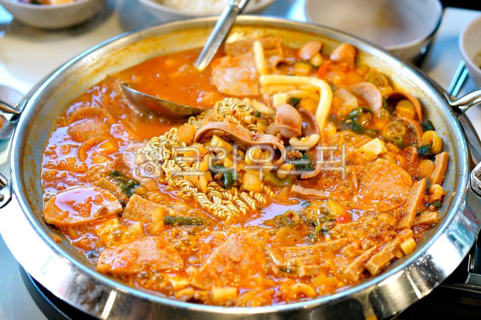 부대찌개,찌개,한식,국물,의정부부대찌개,요리,음식,식사,koreanfood,koreandishes,koreanmeal,koreancook,햄,두부,소세지,meal,food,stew,스튜,한국요리,술안주,국물요리,한국음식