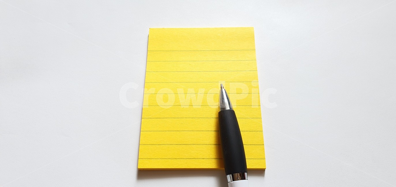 메모지,볼펜,펜,메모,종이,노란종이,메모용지,pen,paper,office,note,background,business,yellow,blank,message,blue,notepad,ballpoint,notebook,education,school,color,diary,pencil,design,isolated,work,ballpointpen,notepaper,reminder,write,closeup,copyspace,table,white,empty