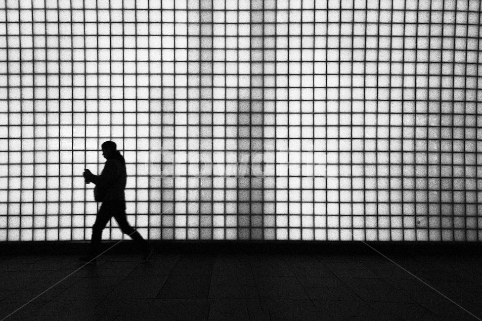 사람,실루엣,행인,도시,흑백,스냅,사람,인물,인간,human,person,인물실루엣,사람실루엣,character silhouette,human silhouette,흑백,모노톤,monochrome,black and white,silhouette