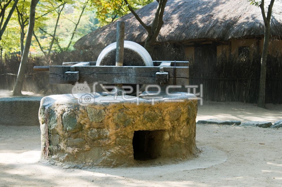 agricultural machinery,gyeonggido,Lotus mill,relics,history,mill,korea,Folk Village,culture,Yongin city,grain,tradition,Korean tradition,Korean Folk Village