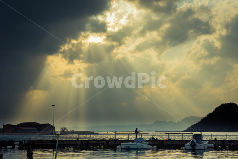 일본,빛내림,바다,항구,자연,풍경,어촌,자연,풍경,nature,landscape,water,물,waterfront,워터 프론트,port,포트,pier,교각,transportation,교통,vehicle,차량,boat,보트