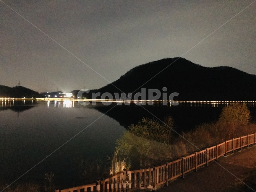 불빛,야경,저수지,호수,밤,빛,자연,풍경,nature,landscape,야경,밤,nightscape,night,water,물,outdoors,옥외