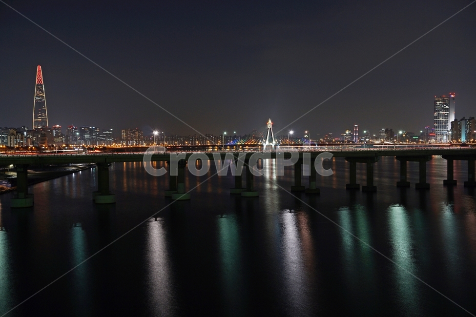 야경,물그림자,도로,밤,빌딩,도심,night,shadow,road,light,lightline,풍경,도시,건물,건축,한강,city,building,sunset,nightlight,야경,밤,풍경,nightscape,night,landscape,도시,city,한국도시풍경,한국도시경관,korea cityscape,랜드마크,landmark,tourist attraction,한국랜드마크,한국관광지,한국명소,korea landmark,korea tourist attraction,water,물,waterfront,워터 프론트,dock,독,pier,교각,port,포트