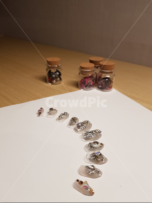 네일,셀프네일,네일팁,웨딩네일,crystal,결정,실버,유리병