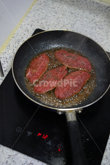 주방,조리,요리,후라이팬,음식,부엌,고기,육류,주방,키친,부엌,주방용품,요리도구,kitchen,kitchenware,cookroom,cookingutensil,음식,식재료,요리,food,cook,meal,dishes,food reserves,육류,고기,meat