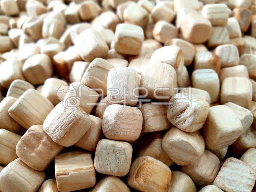 square,cypress tree,piece,tree,debris,decomposition,Cypress wood carving,wood carving