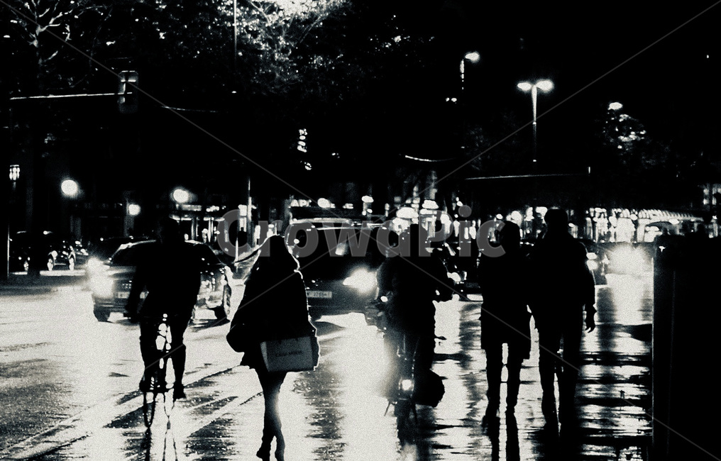 흑백,밤,거리,조명,사람,자동차,blackandwhite,night,street,people,야경,밤,풍경,nightscape,night,landscape,사람들,대중,군중,other people,crowd,흑백,모노톤,monochrome,black and white,pedestrian,보행자