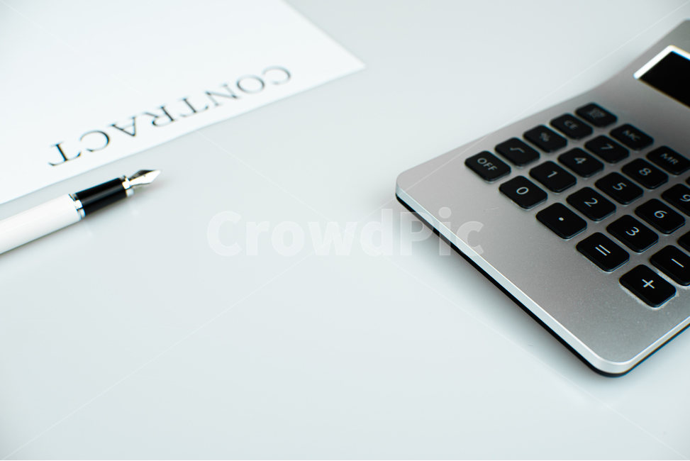 만년필,계약서,계약,서명,필기,계산기,종이,전문가,사업,성공,법,공정,책임,회사,도구,직업,재정,재무,거래,제출,fountainpen,contract,signature,calculator,paper,expert,business,law,responsibility,company,tools,job,finance,financial,transaction,submission,비즈니스,사업,business,service,work