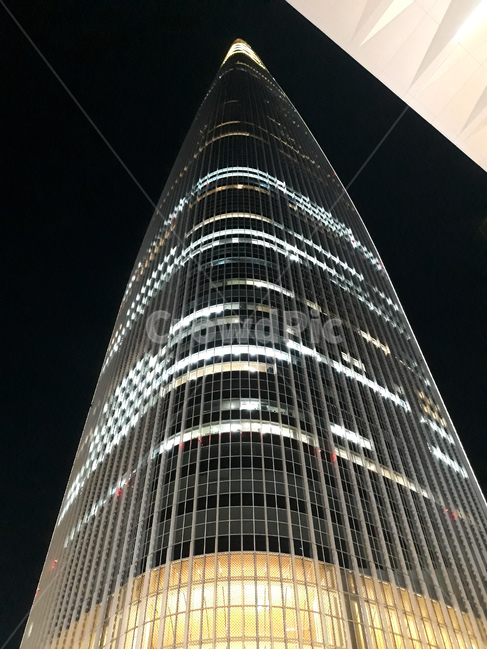 고층빌딩,한국,대한민국,잠실,서울,로우앵글,로우,올려다보기,야경,불빛,밤,롯데타워,타워,롯데,도시,도심,유리건물,고층,건물,빌딩