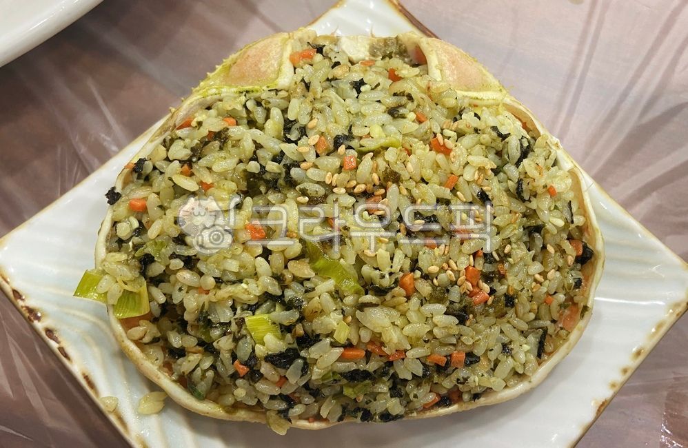 bibimbap,savory,Crab shell,seaweed powder,Crab Bibimbap,Snow crab rice,Crab shell bibimbap,vegetable,rice thief,Snow crab bibimbap,crab shell,snow crab,ingredients,cooking,delicacy,seafood,king crab,cook,Bibim,rice,food,meal,dish,mukbang,crab