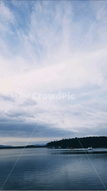 하늘,구름,바다,오리배,배,자연,풍경,nature,landscape,land,땅,outdoors,옥외,shoreline,해안선,water,물,ocean,대양,sea