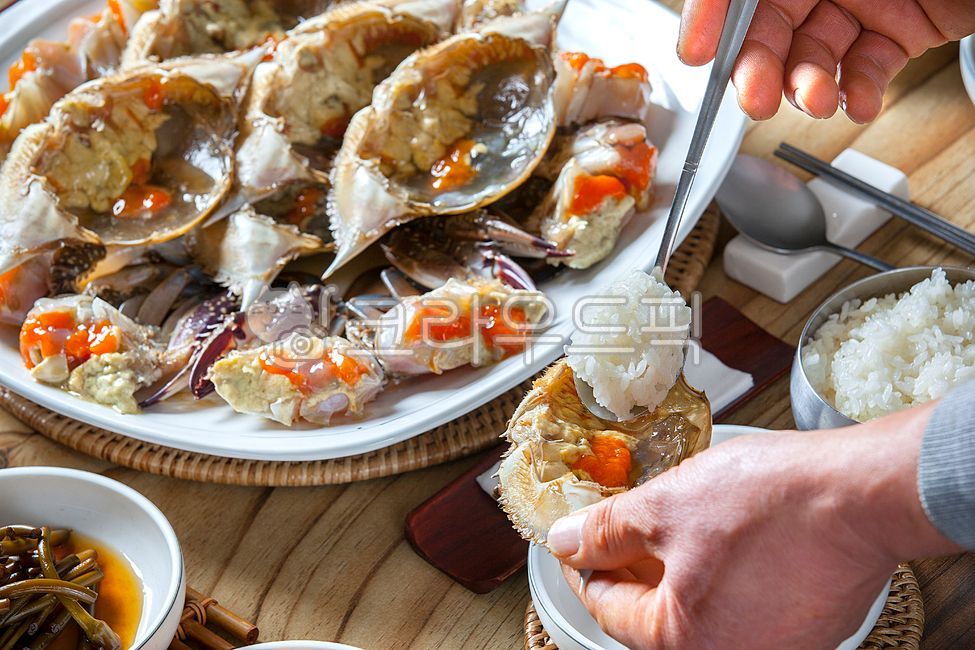 게장,간장게장,꽃게,게,꽃게게장,밥도둑,암게,간장,게장정식,꽃게장정식,간장게장정식,게장요리,꽃게요리,게요리,국내산꽃게,암꽃게,해물,별미,식사,음식,식당,받침,접시받침,라탄,라탄받침,서해안꽃게,서해꽃게,알배기게장,알배기,꽃게알,수산물,한정식,식재료,접시,대나무받침,요리,한식요리,전통요리,전통음식,게딱지,한국음식,한국요리,음식,식재료,요리,food,cook,meal,dishes,food reserves