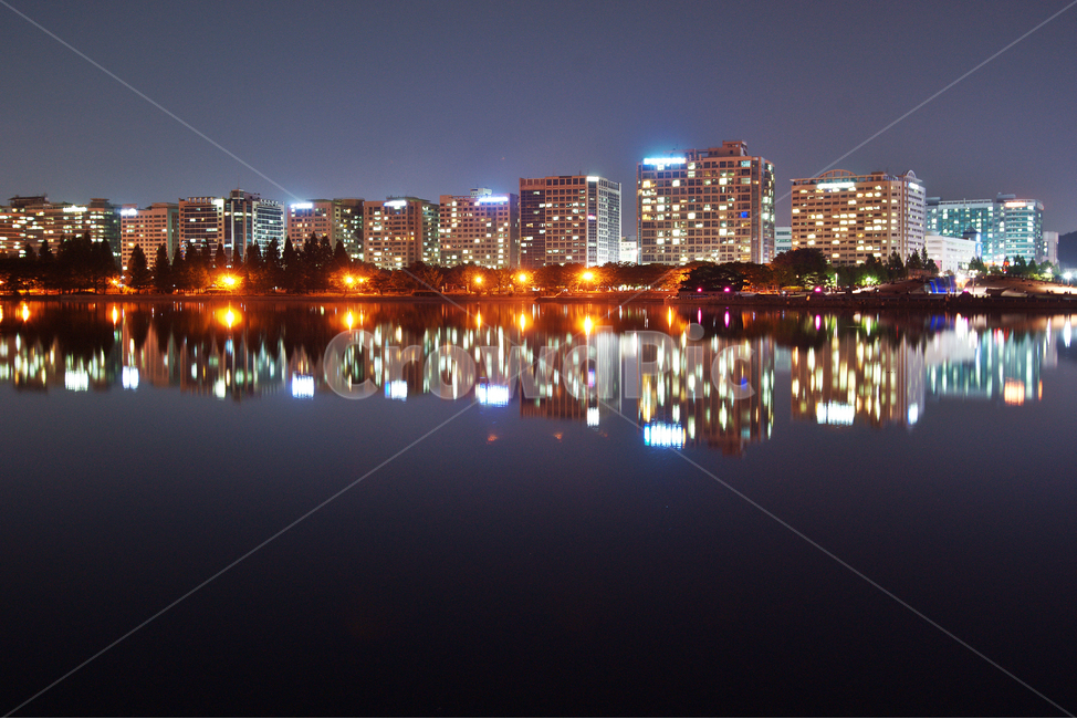 반영,조명,호수,일산,건물,공원,야경,밤,풍경,nightscape,night,landscape,도시,city,한국도시풍경,한국도시경관,korea cityscape,시티,town,urban,어반,building