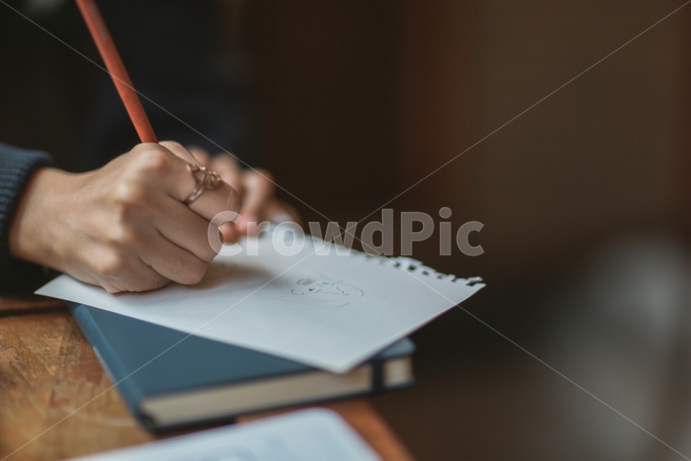 노트,카페,드로잉,스케치,drawing,sketch,friend,cafe,분위기,실내,다이어리,diary,writting,기록,record,recording,film,사람,인물,인간,human,person,신체일부,몸,body,예술,art,감성,sensible,feeling