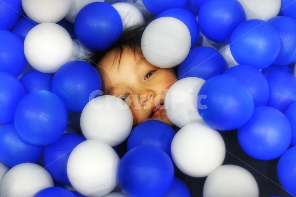 아기,baby,키즈카페,공풀장,장난감놀이,사람,인물,인간,어린이,어린아이,human,child,children,kid,sphere,구체,ball,공