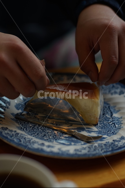 person,사람,human,인간,케잌,음식,식재료,요리,food,cook,meal,dishes,food reserves,디저트,간식,후식,dessert,snack