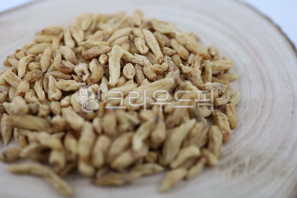 맥문동,건조맥문동,약재,약초,한약재,한방재료,한약재료