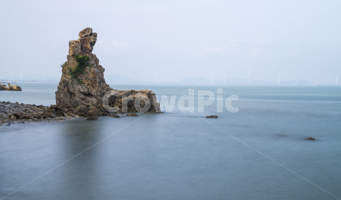 tide,sky,shape,spray,nature,island,Hat Rock,Baeksu Coastal Road,cobalt,water,rocky island,summer,rock,Beach,ocean,Yeonggwanggun,background,sight,season,Mt Geumgang,Baeksu Beach