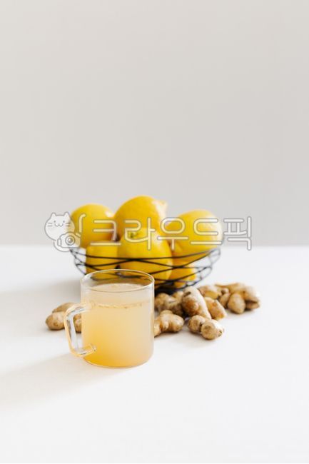 Lemon,ginger,organic,yellow,vitamin c,half,food ingredient,diet food,ginger tea,food,cross section,diet,fresh,slice,raw,lemon tea,slice,fruit,health,cooking,vegetarian food,healthy diet,ripe