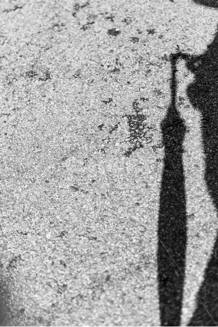 흑백사진,우산,그림자,감성사진,배경화면,사람,인물,인간,human,person,신체일부,몸,body,실루엣,그림자,silhouette,shadow,흑백,모노톤,monochrome,black and white,사물,물건,오브젝트,thing,object,matter